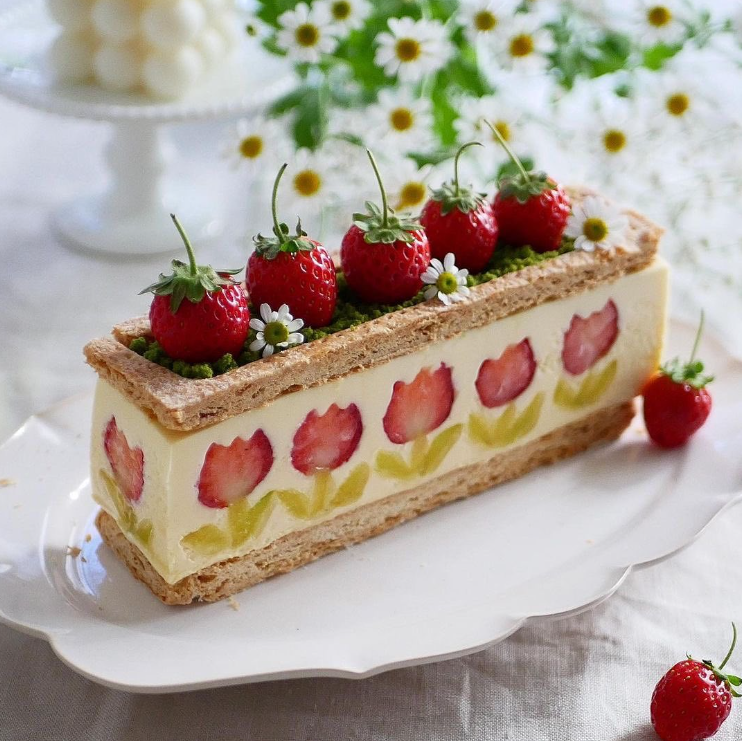 Strawberry flowerbed cake made by y0fb.42ram