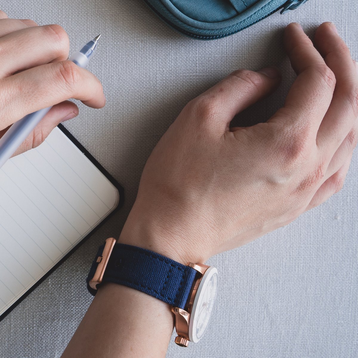 Kicking off the weekend with a navy canvas band paired with rose gold hardware. 

 #bartonbands #bartonwatchbands #wristwatch #watchlovers #watches #watchcollector #instawatch #watchoftheday #watchnerd #watchmania #timepiece #watch #watchesofinstagram #watcheslovers #ootd