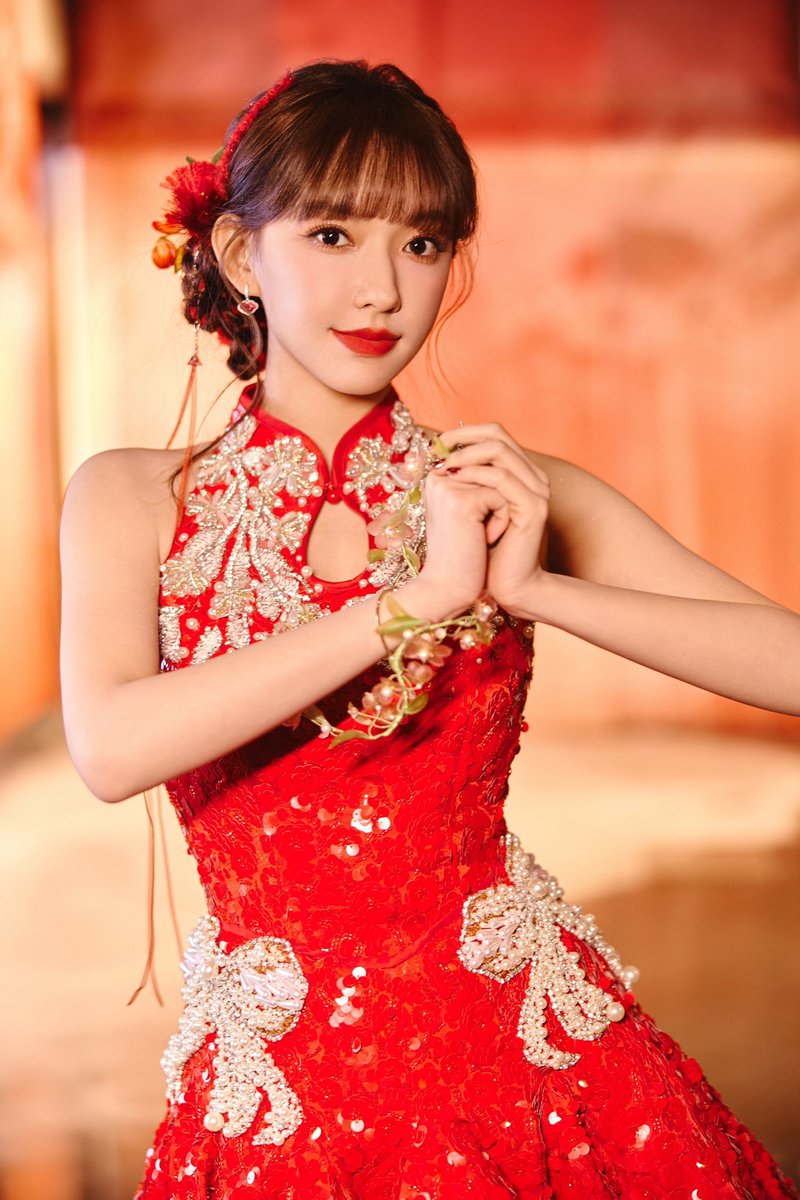 Chepngxiao's tweet photo. ⋆˚࿔ The door is full of joy and the news of spring is coming. The blessing fan gently shakes to welcome the New Year, and good luck rolls in in the Year of the Snake. Meet at the Spring Festival Gala on New Year’s Eve to celebrate the Spring Festival together ♡ㅤ♡ㅤ♡ https://t.co/0GCKGSi0Rv