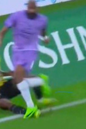 Hassanalsobhan's tweet photo. والله استغرب عند بعض الجماهير 

ظلم الاتحاد يعتبرنها عداله 
وانصاف الاتحاد يعتبرونها دعم

بلنتي واضح دهس قدامكم اتركوا الهبال والاستهبال والتعصب #الاتحاد_الخلود https://t.co/Gstm4w0CCj