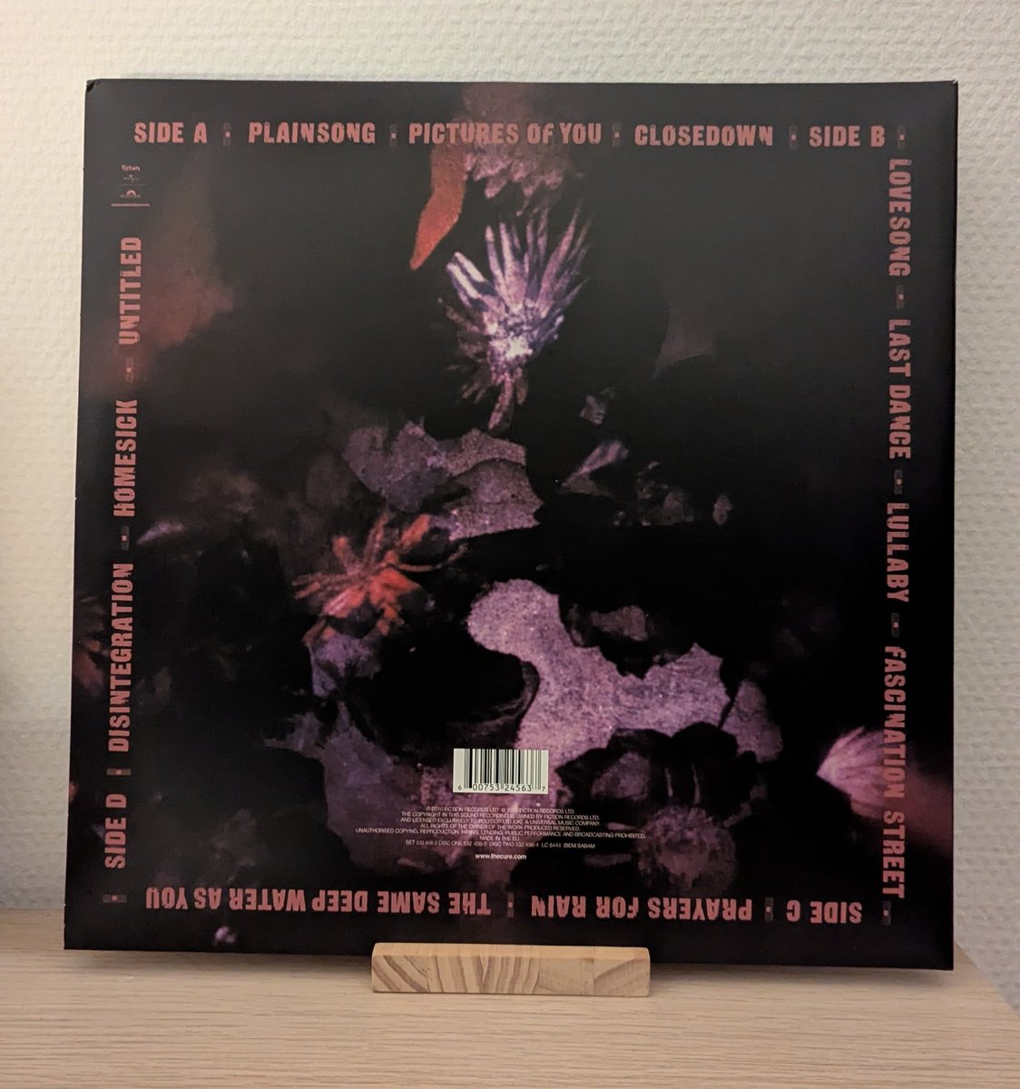 Petit cadeau reçu aujourd'hui pour mon anniversaire. J'ai des amis qui me connaissent bien. ❤️
The Cure, Disintegration, 1989