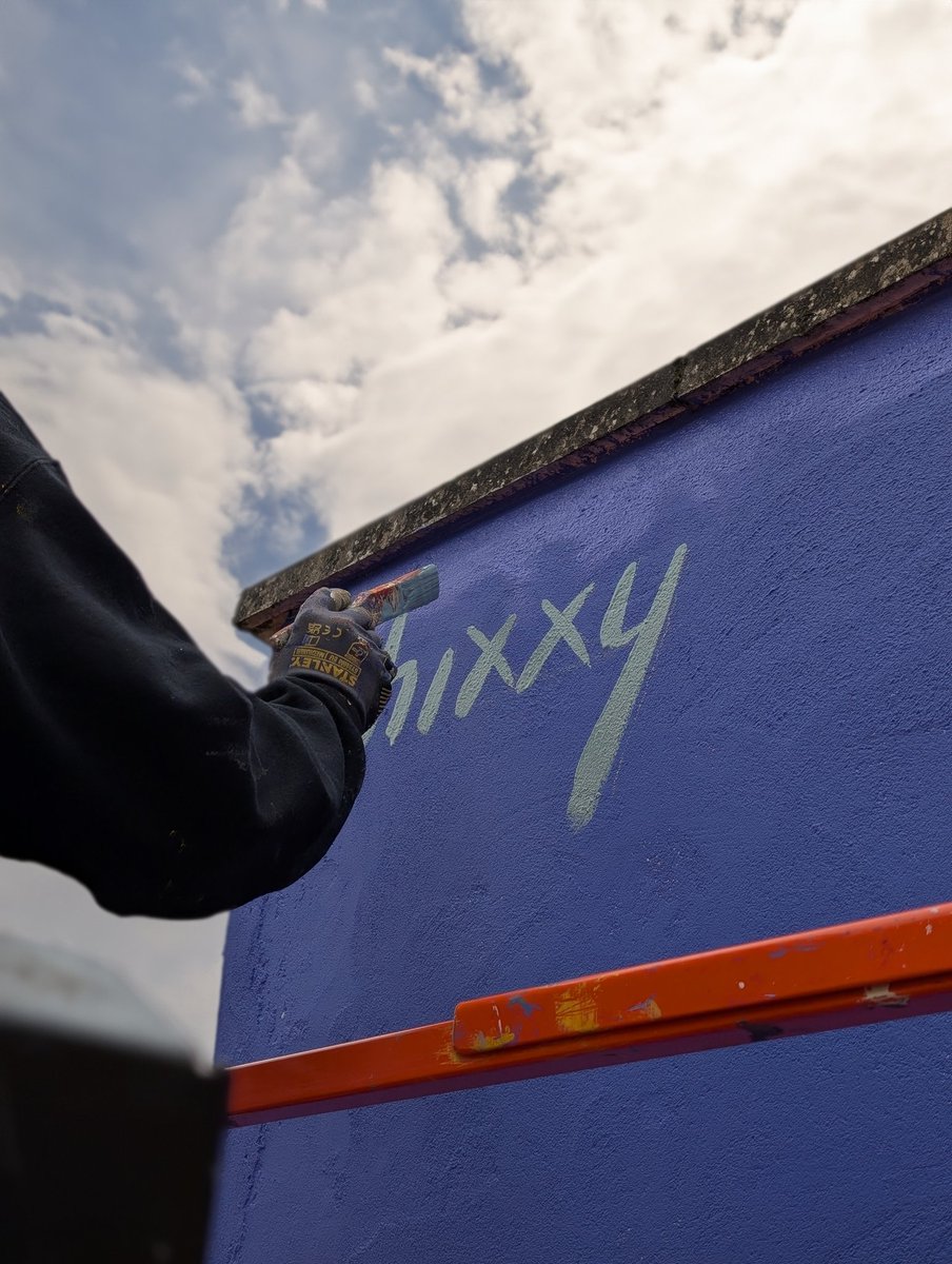 🚲 In our first mural of 2025, artist Hixxy brings to life the remarkable story of Laura Richardson.

👗 Laura is believed to be the first woman to ride a bicycle through the streets of Kent, whose family lived on Victoria Road.

ℹ️ Find out more: archeslocal.org.uk/laura-richards…