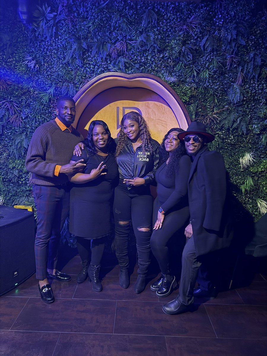 New York City, what’s up?

It’s always a joy when I come to the Nyc big apple  🍎 my friends come out and we have a great time cheers to a decade of friendships