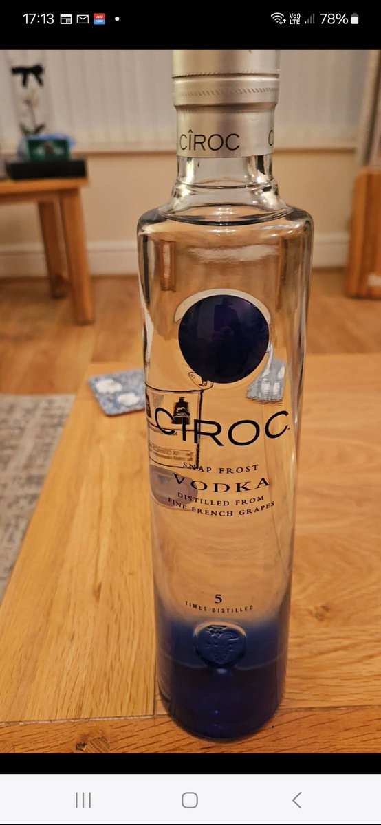 breen1_breen's tweet image. It's got a blue spot on the bottle and it's getting it tonight.  I love this feeling coming out the Gwladys. Looks more belief throughout the team. UTFT 💙 💙 💙 💙