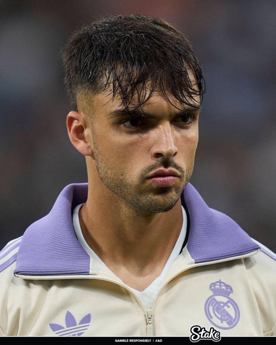 mbafraaude's tweet photo. Da la cara por el equipo en noviembre, se lo carga durante un mes hasta que no volvieron a haber lesiones de nuevo.

Da la cara por el equipo en enero, se lo ha vuelto a cargar de nuevo a la mínima que han vuelto los lesionados.

Ancelotti es un terrorista. https://t.co/18dPgUMp67