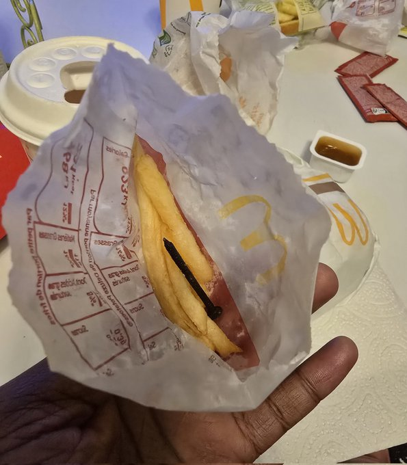 🍟🇫🇷 FLASH - Un homme a découvert un clou dans les frites McDonald’s que sa fille était en train de manger. (X)