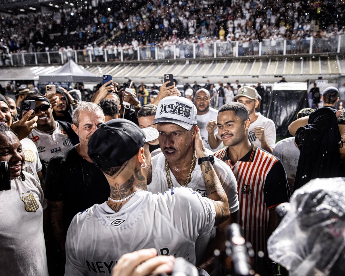 Essa imagem é completamente SANTOS FUTEBOL CLUBE. ⚪⚫