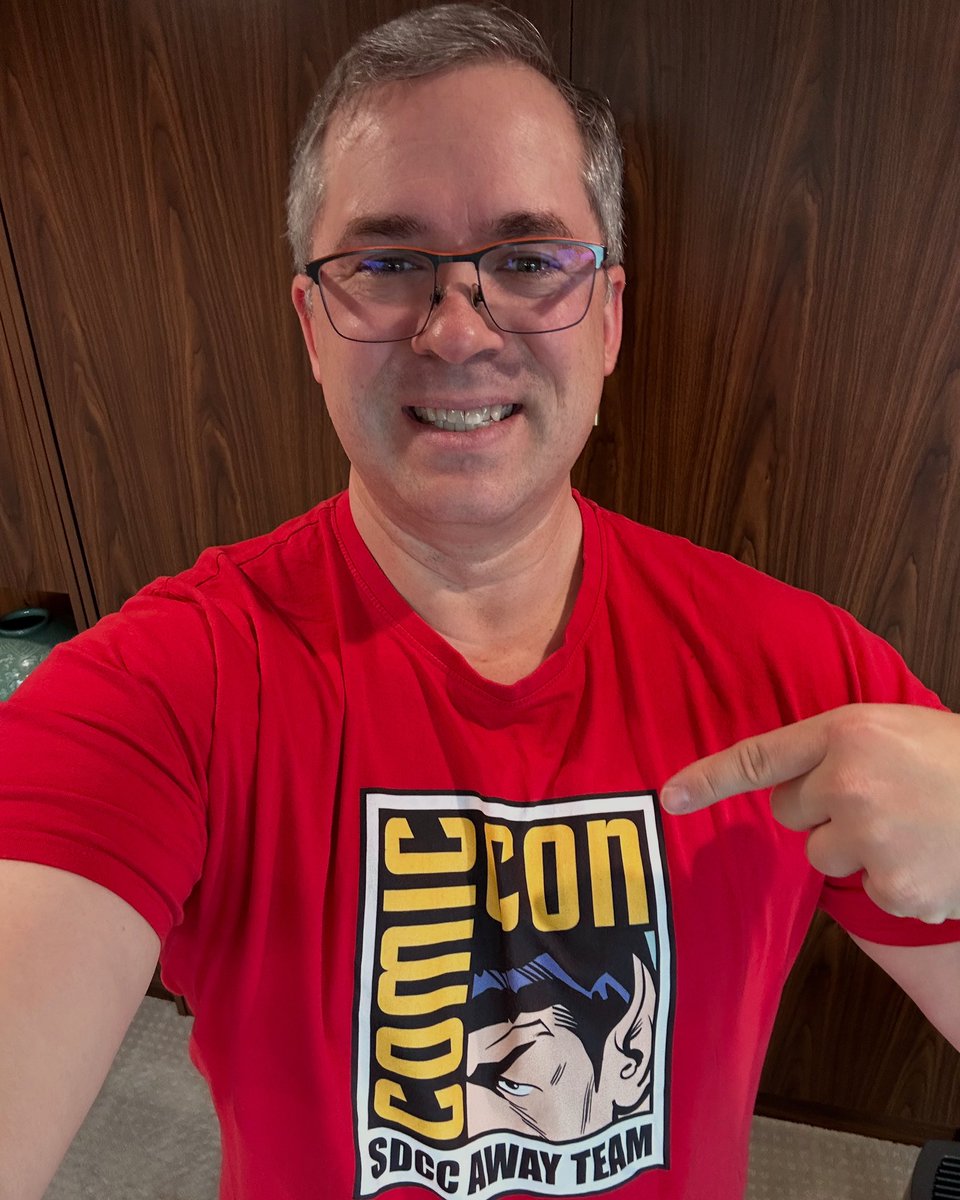 Red Shirt Saturday. I think it’s best to just stay home. 

#startrek #sdcc