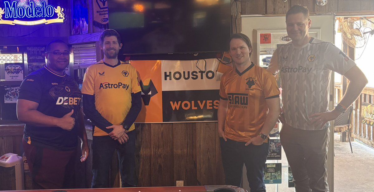 Houston_Wolves's tweet image. #WeAreWolves in #Houston 🇺🇸