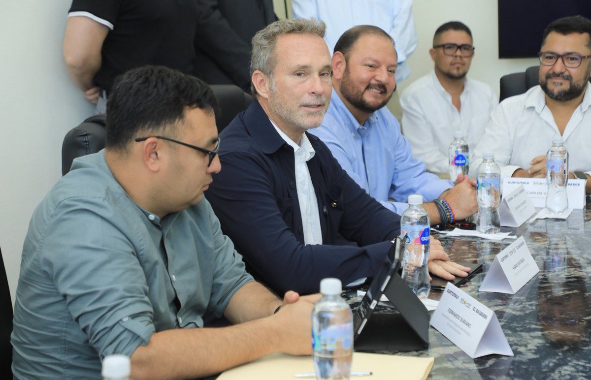 #DePaís El ministro de Turismo de Guatemala, <a href="/harriswhitbeck/">harris whitbeck</a>, dijo: «Yo creo en las reuniones que conducen a siguientes pasos y hemos logrado segundos pasos a nivel técnico para lograr mejorar esa conectividad entre ambos países».