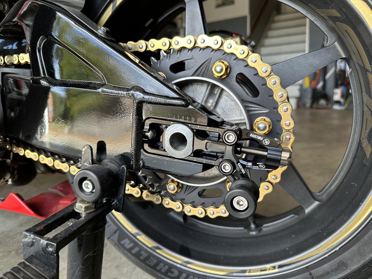 RaceTorx's tweet photo. Racetorx chain adjusters for the #RC51 #sp1 #sp2 #cbr954 #cbr929 for smooth wheel adjustment and chain adjustment only while stock lasts. get your kit now before its too late. #motorbike #motorcycle #bikelife #chainadjusters #chain #honda #hondarc51 https://t.co/042oTz13se