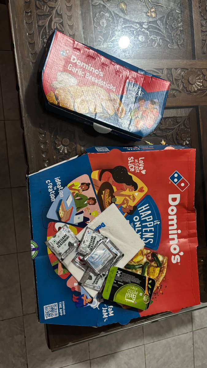 snarayanan2812's tweet photo. @dominos_india - have a look at the condition of the boxes in which the food is delivered in Bengaluru. Seems this was a part of a heap and being in the last was crushed. Never received such a package before from you. Have ordered in other cities https://t.co/4vI2uMZIX1