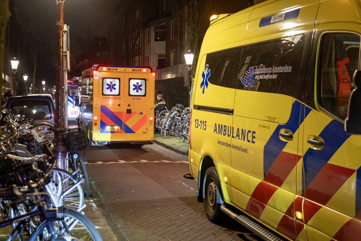 Zwaargewonde na steekpartij, vrouwelijke verdachte gevlucht
