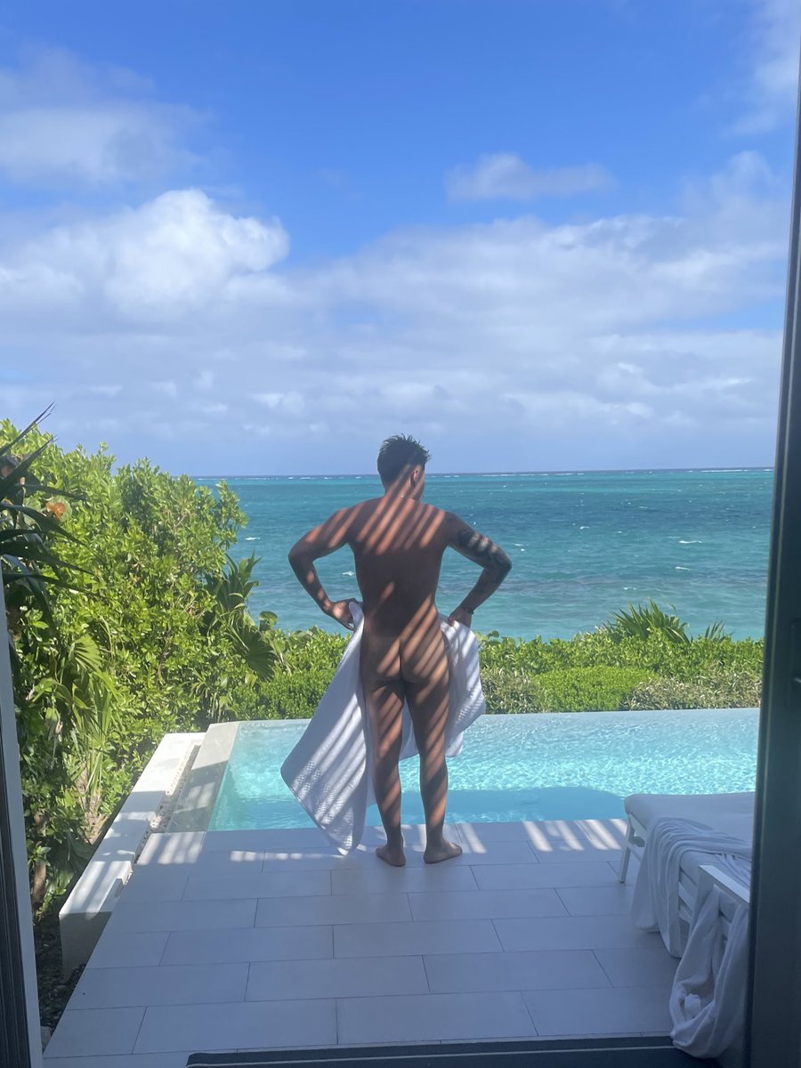 Think the neighbors were peeking .. RT if you’d peek too maybe you’ll get a surprise in your dms 🫣