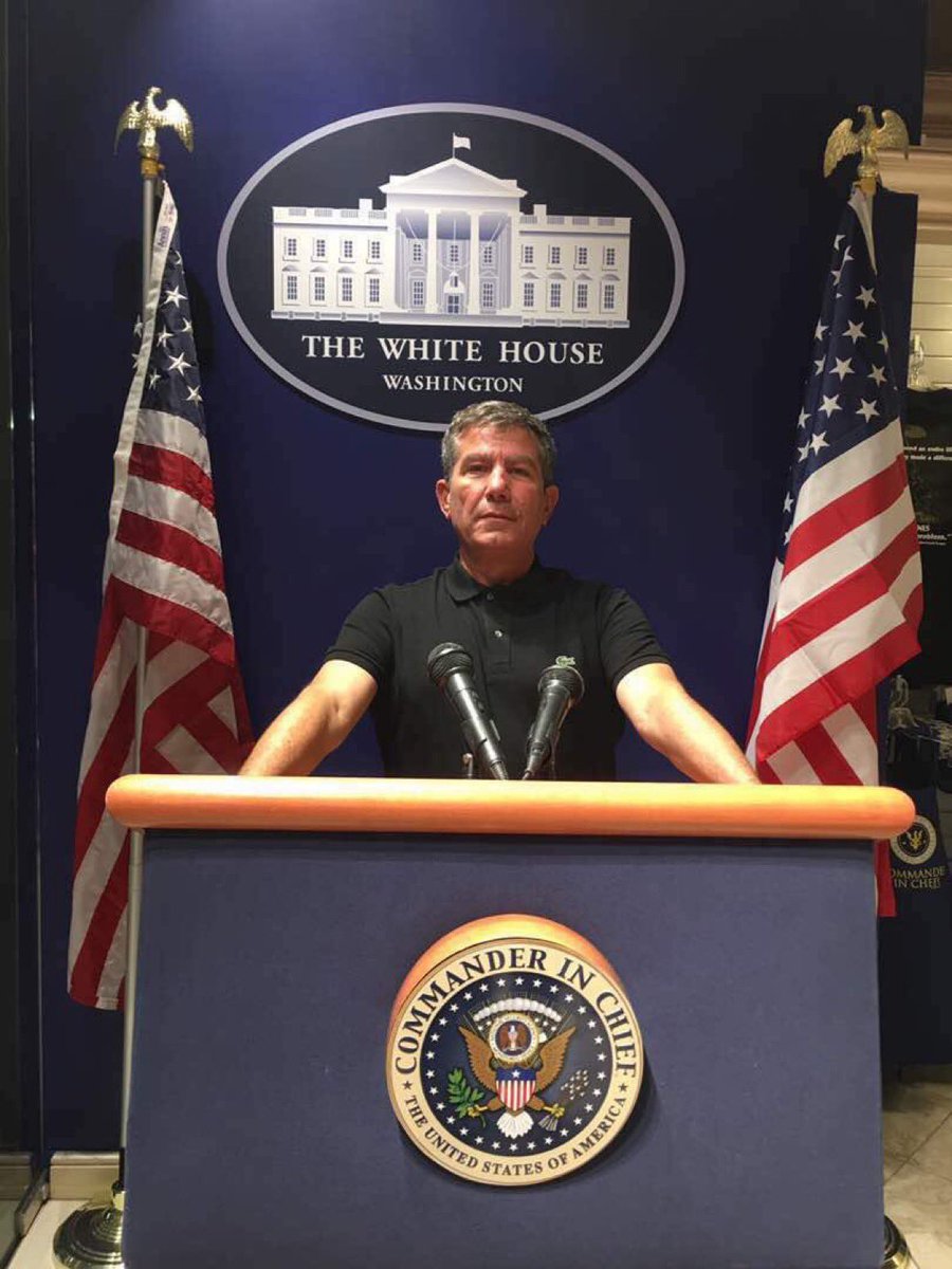 Desde hace mucho les dije:

- Donald admira Nicolás.
- Donald castigo a quienes lo “envenenaron” en su anterior mandato contra Nicolás.
- Venezuela tiene Petróleo y ese control lo tiene Nicolás.
- Donald llama a Miraflores y quien contesta es Nicolás.
- Si se van a repatriar a