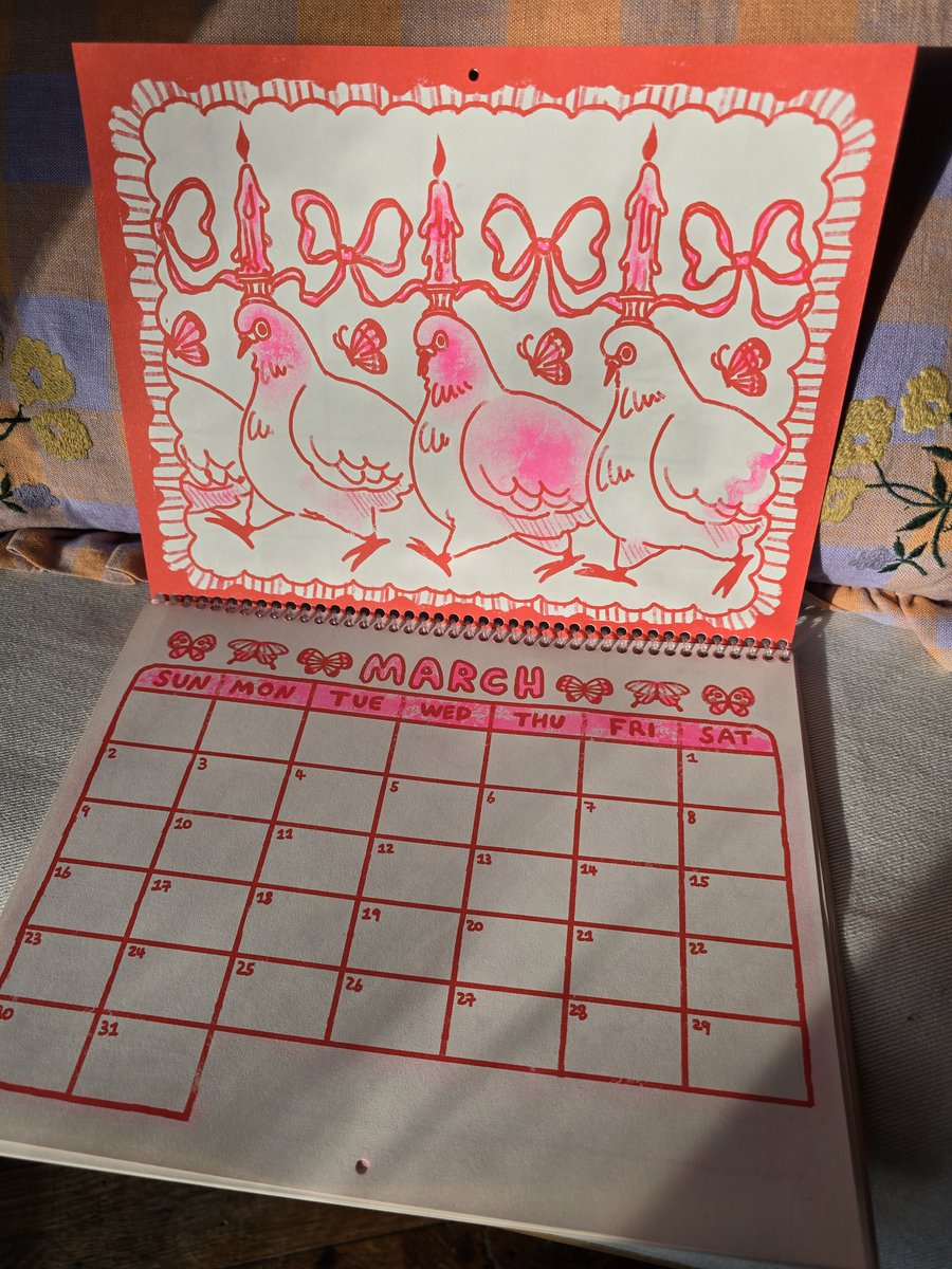 This week's product update! 
- Xenomorph &amp; Jonesy sticker
- Sylveon doodle sticker
- 2025 pigeon themed risograph calendar