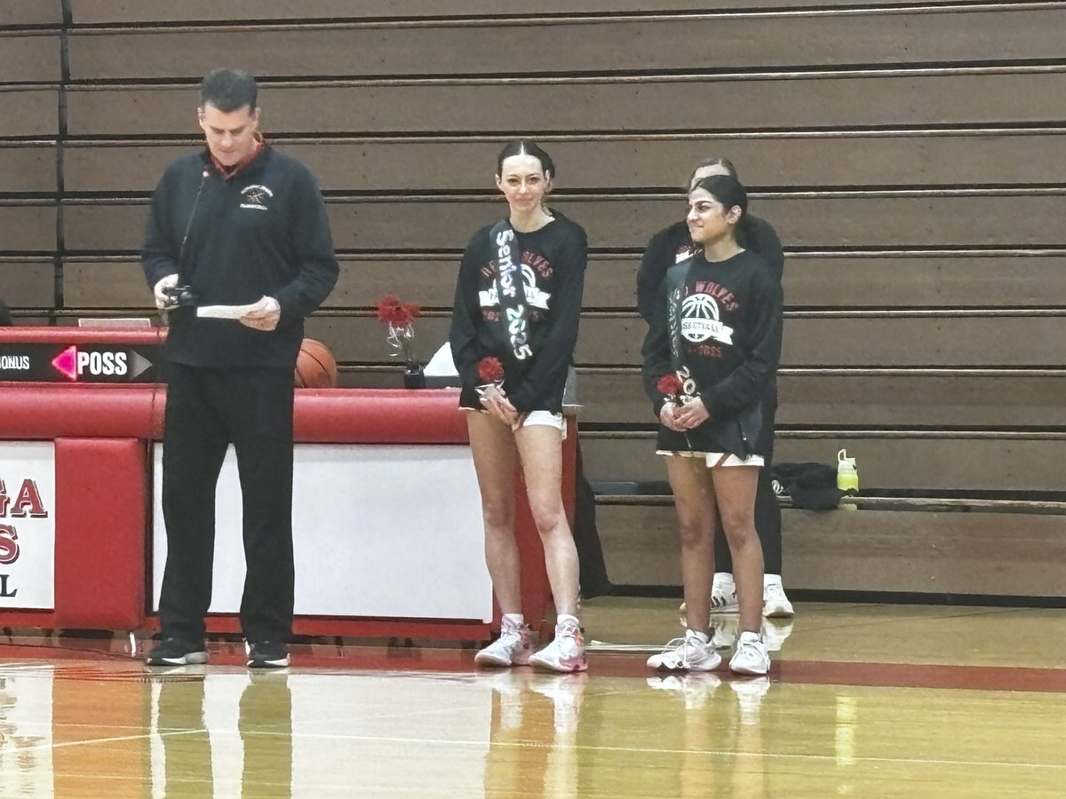 CuyhtsAD's tweet photo. Congratulations to Girls Basketball Seniors Addie Bohning &amp; Arushi Shinde https://t.co/7VbyXbpyDg
