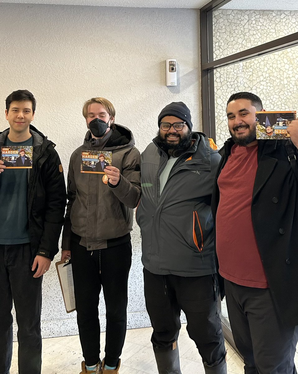 ottawacentreNDP's tweet image. Team @JoelDHardenNDP on the doors again!
Special thanks to the dogs of Ottawa Centre for making us happy! Thank you to Finn’s human for letting us give this gorgeous guy a treat.