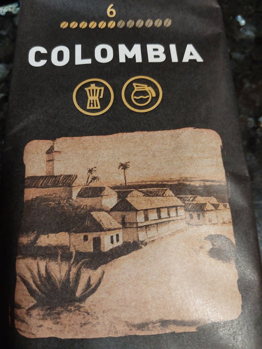 EmilioMorillas's tweet photo. Hola @Mercadona! Habéis cambiado de proveedor de café molido "Colombia"? El sabor del pack que he abierto hoy no tiene nada que ver con los anteriores, totalmente vulgar, áspero en boca y mucho más amargo. Nada que haga pagarlo a precio "Colombia". Algo que comentar? https://t.co/QfDFGb4cXV