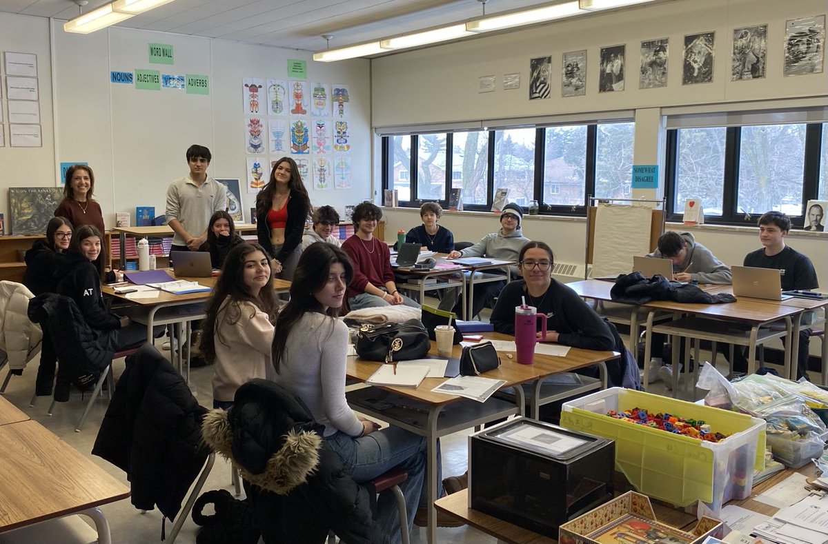 zokapreka's tweet image. TDSB Saturday International Credit Program at ⁦@TDSB_ConEd⁩ is lucky to have some of the most dedicated teachers! Ms. Maria has been teaching Greek every Saturday for 30+ years! This morning, her grade 12 class is hard at work on mid-term evaluations. #GreekClass #Donview