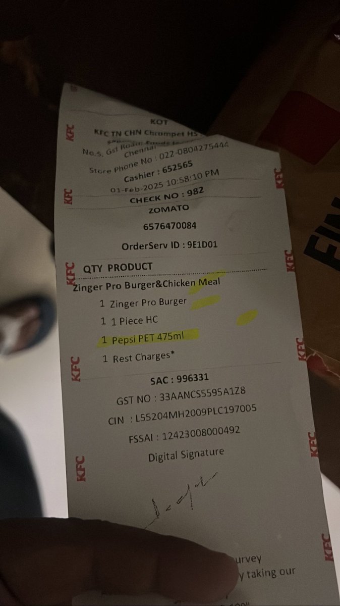 bbb_based's tweet photo. @zomato  @zomatocare  i have received wrong order. 
My order no : 6566171231
And i received this order id order
Delivery boy says he had double order by mistake he delivered both wrongly.

Pls help me with replacement in this case asap https://t.co/hZk4D7WYwz