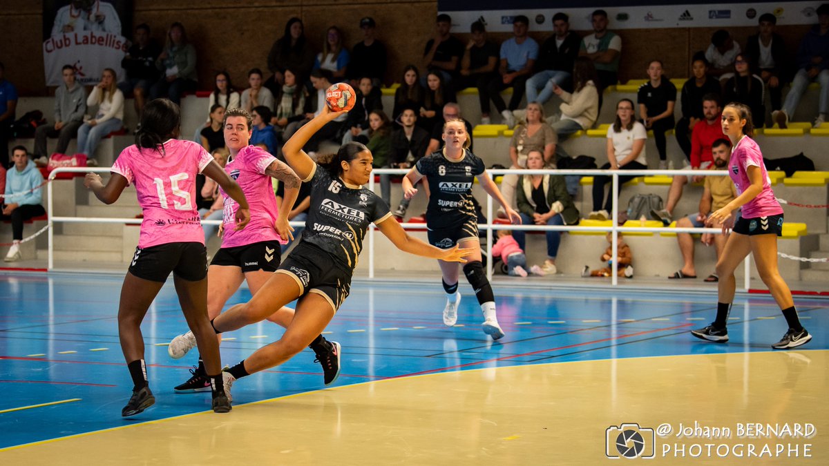 Je vous ai pris en photo, maintenant, c'est à vous de jouer !
Un simple commentaire sur mon site peut aider d’autres personnes à découvrir mon travail et à faire le bon choix.
➡️ Laissez votre avis ici : johann-bernard-photographe.fr
Merci pour votre soutien, et à très bientôt! 📸🚀