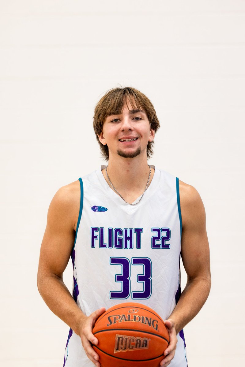 Flight22bball's tweet photo. Flight 22 Prep Academy 80
Erskine College JV 76 OT
*Flight 22 Prep improves to 23-2 on season and winners of 8 straight.
@Oliver_S_R 31pts 6rebs
@CoreyxHairston 13pts
@ashton_gute 10pts 5rebs
@BraswellJayde 9pts 9assists
@CadenGiles 8pts 11rebs 3blocks https://t.co/kfuZejjsdZ