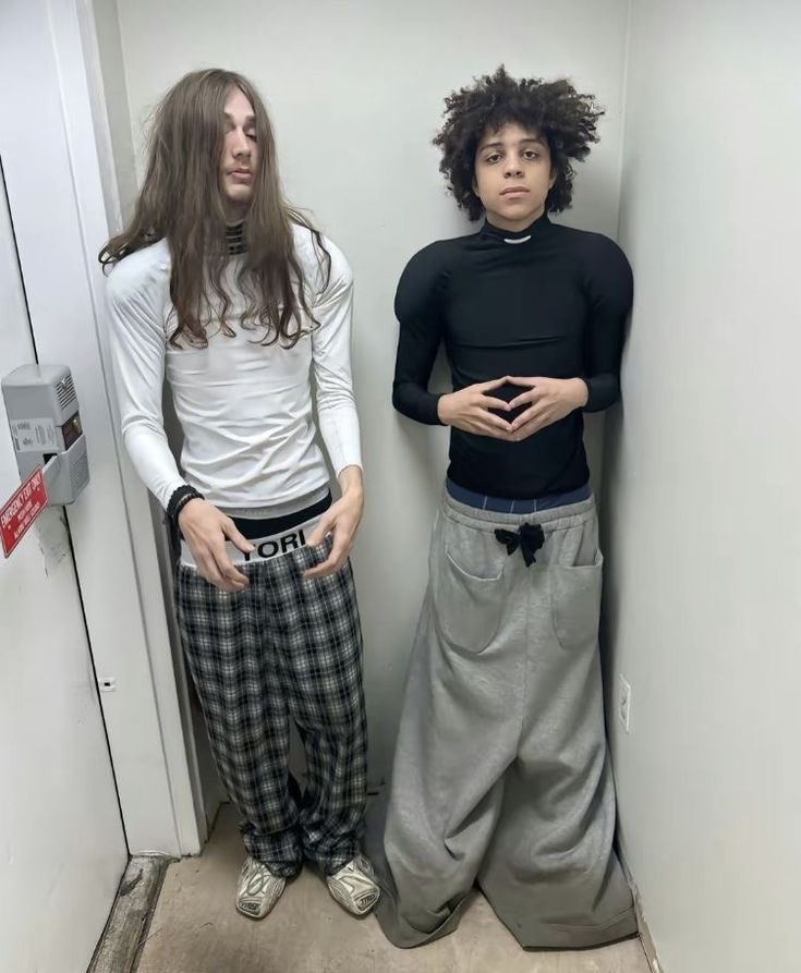 UNDERGROUNTOKEN's tweet photo. 🔥 **UNDERGROUND TOKEN** is for fans of underground artists like **xaviersobased**, **osamason**, **tenkay**, and **phreshboyswag**! 🎶  
Pump FUN: https://t.co/4vQWKEenFH
Big investments and collabs coming – don’t miss your chance to be part of it! 💰  
#UNDERGROUNDTOKEN #CRYPTO https://t.co/Vfe11tw8k7