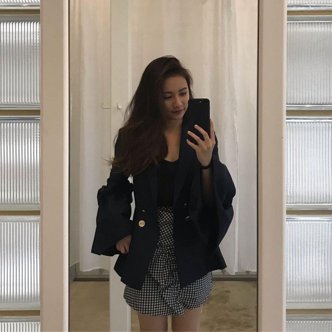 In 2025, the world may continue to spin like crazy, but I plan to stay calm, even if the world turns into a virtual reality, I will keep my nightly cup of hot tea. Simple life is best😉