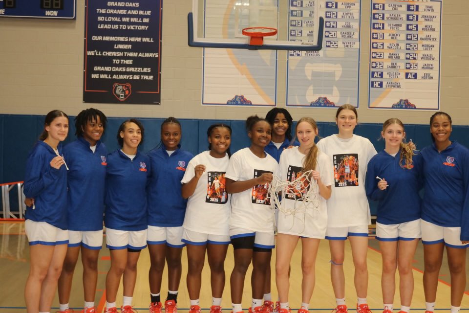 Wrapped up our regular season last night and varsity secured an UNDEFEATED DISTRICT CHAMPIONSHIP! 🏆 🔥#cutthenets #thegrandoaksway 

Up next…PLAYOFFS!! ✅🤩