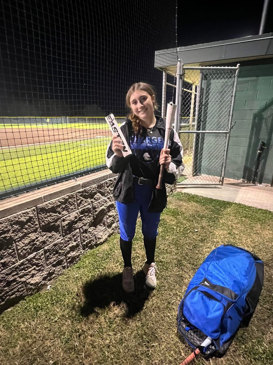NationalEsparza's tweet photo. @EastonFastpitch this athlete loves your product. She’s one special 2028 that’s swinging it well. Check out @KaliMinteer who gave her Easton a whooping. https://t.co/5yfgpHwgjz