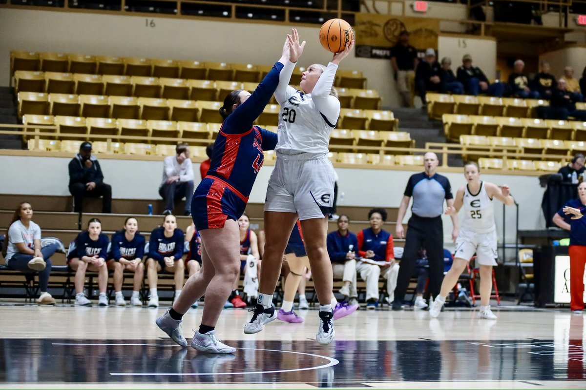 📸 DUB vs Rogers State 

#StingersUp🐝