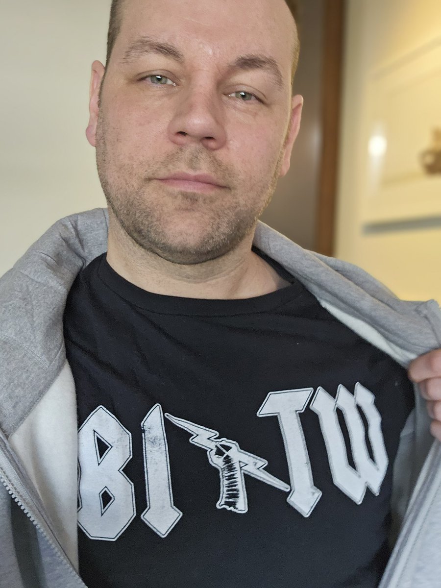 JPWVOH's tweet image. Suiting up differently today. Let's get ready to Rumble!  

#RoyalRumble    
#BestInTheWorld