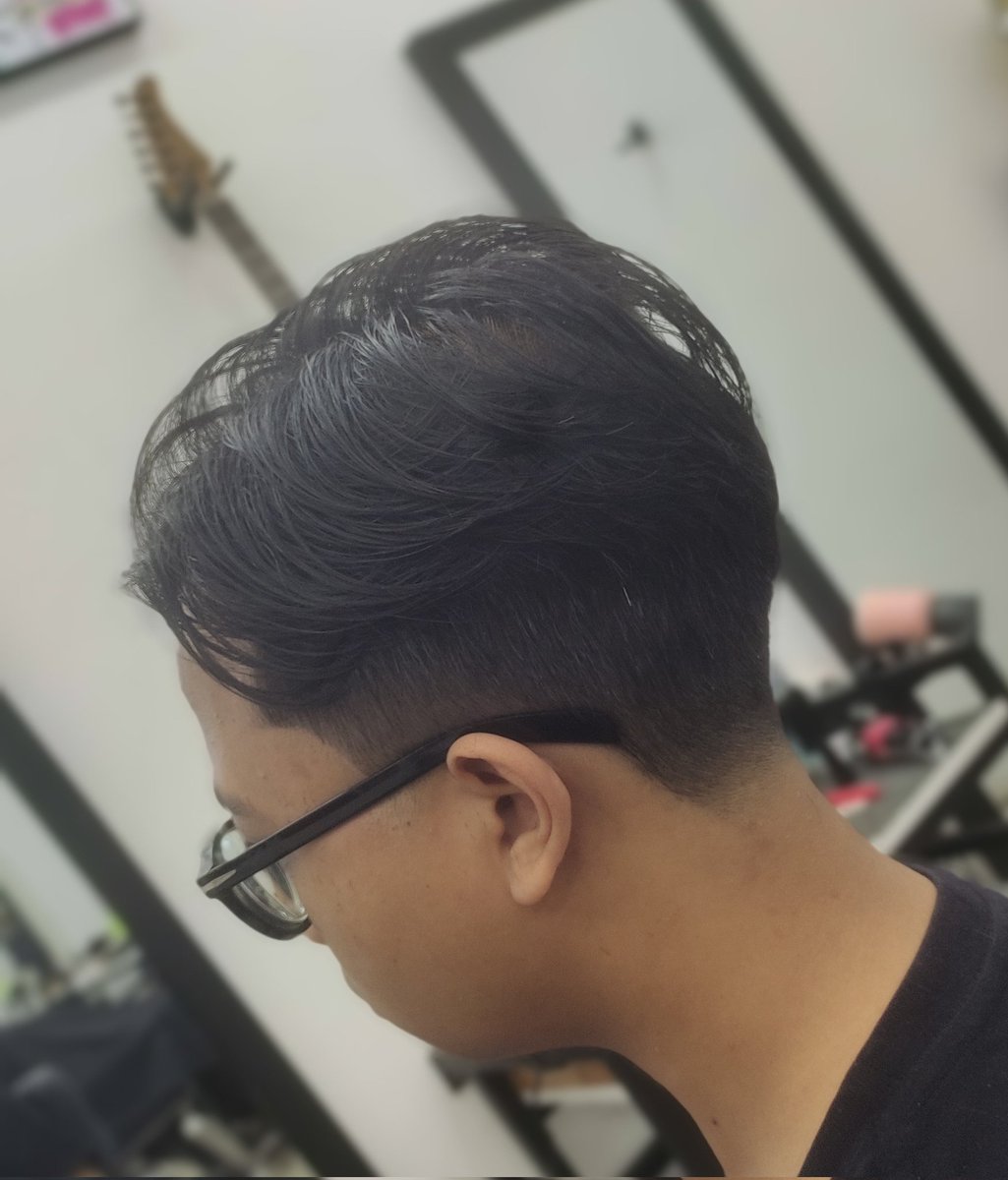 yourownknifes's tweet image. taper fade 💈 everywhere

#barberconnect #barberstyle #sharpfade #barberpost #haircuts #fashion #barbershopindonesia #menstyle #mensgrooming #barbeirosbrasil #fades #pomade #mensfashion #fadegame #menshaircut #salon #barbeiro #barberhub #babyliss #wahlpro #haircolor #faded