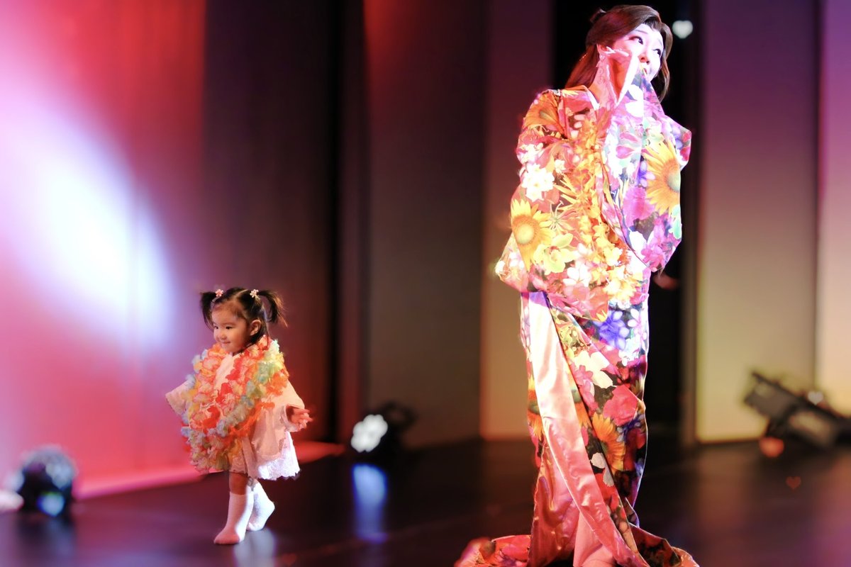 .

きょうもおつかれさまです🐣💗

あすの産業フェアは
雨と雪予報のため中止となりました🫨
申し訳ございません。
楽しみにしていたので残念すぎます💔
お天気崩れるので
皆さま気を付けてお過ごしください🥺

それでは、みんなぐんないっ💫

後ろ通過してる梨乃がかわいい🥴🤍

#愛美萌恵 #若姫劇団