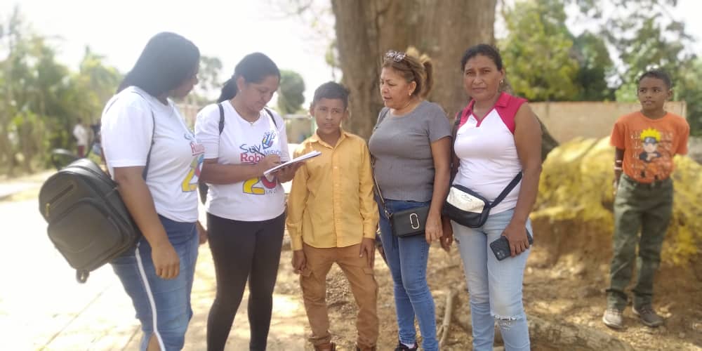 #01febrero El Movimiento Social Robinsoniano, Mesa tecnica 
realizó jornada de Captación a nuevos patriotas y su incorporación al Ambientes de Clases .
<a href="/NicolasMaduro/">Nicolás Maduro</a> 
<a href="/HectoRodriguez/">Héctor Rodríguez C.</a> 
<a href="/chavez7319/">Ellen Chavez</a>
<a href="/MisinRobinsonP2/">Misión Robinson</a> 
@MPPEDUCACION 
<a href="/guarico_mision/">Misión Robinson_Guarico</a> 
<a href="/gladisarevalo/">Gladis Arevalo</a>