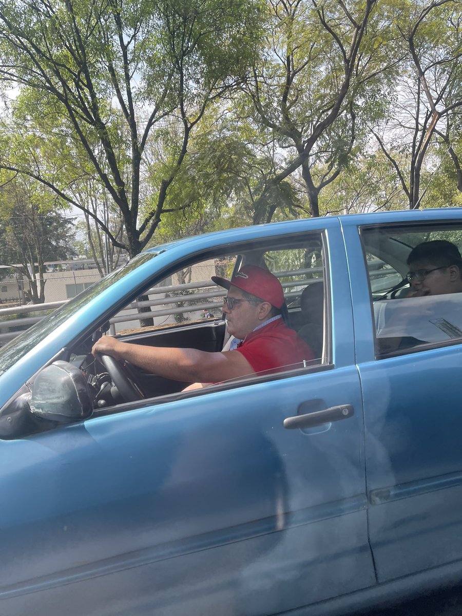 LopezElizondo11's tweet image. Este ojete nos acaba de chocar por detrás en periférico sur y se dio a la fuga chocando otros coches. 

Placas edomex: NPW-81-67

Ojalá puedan ayudarme a compartir para dar con el pedazo de basura.