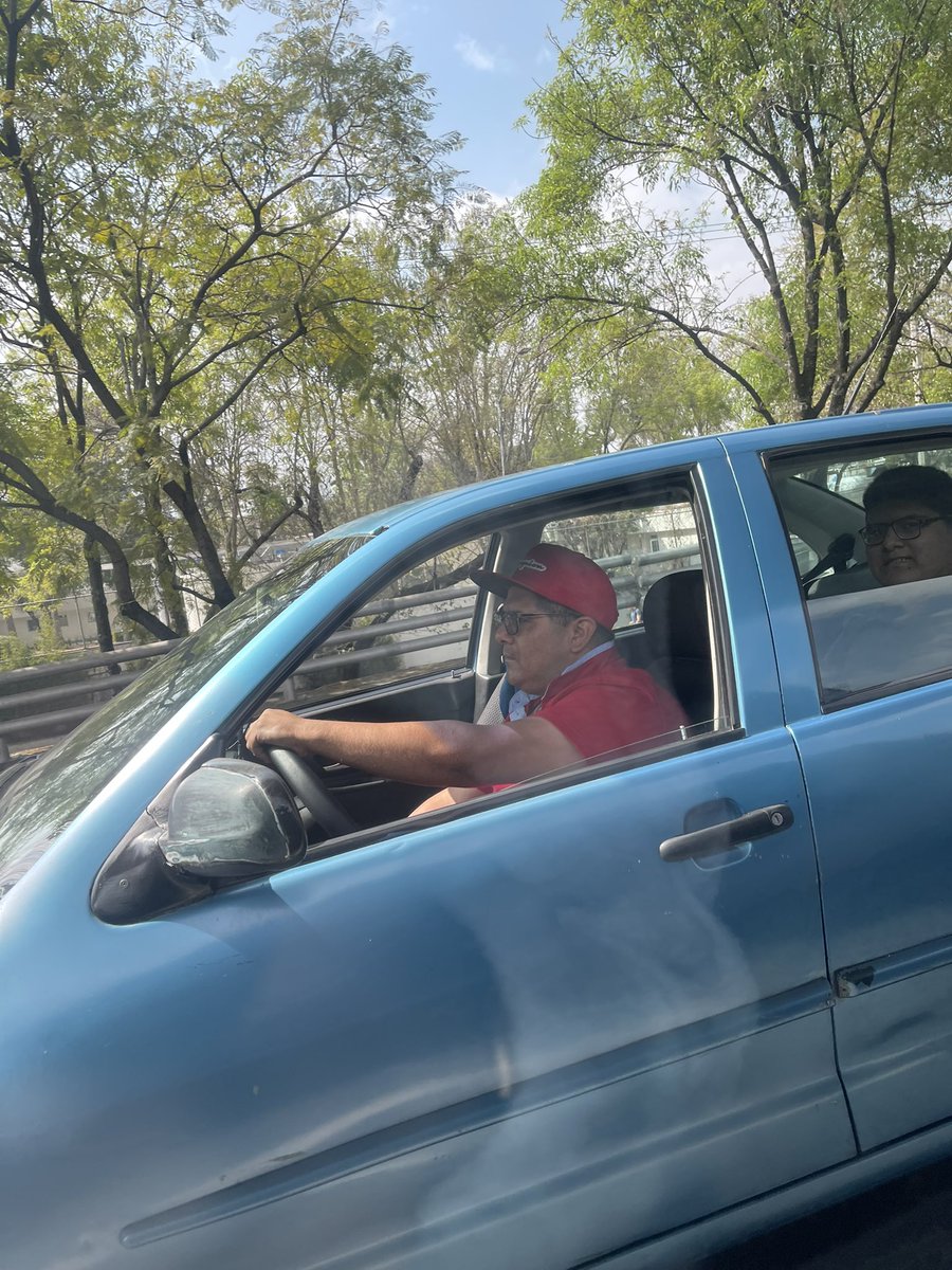 LopezElizondo11's tweet image. Este ojete nos acaba de chocar por detrás en periférico sur y se dio a la fuga chocando otros coches. 

Placas edomex: NPW-81-67

Ojalá puedan ayudarme a compartir para dar con el pedazo de basura.