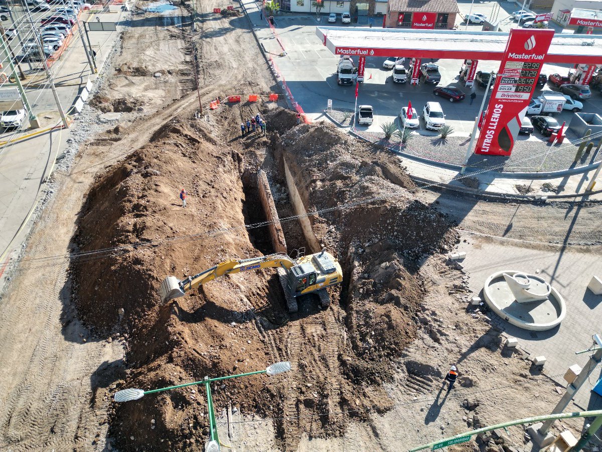 A buen ritmo avanzamos con la construcción del paso a desnivel de Colosio y Solidaridad.

A partir de la próxima semana, iniciaremos con turnos dobles y se trabajará en horario extendido, siguiendo el plan con la instalación de tubería de drenaje sanitario.

Paso a paso,