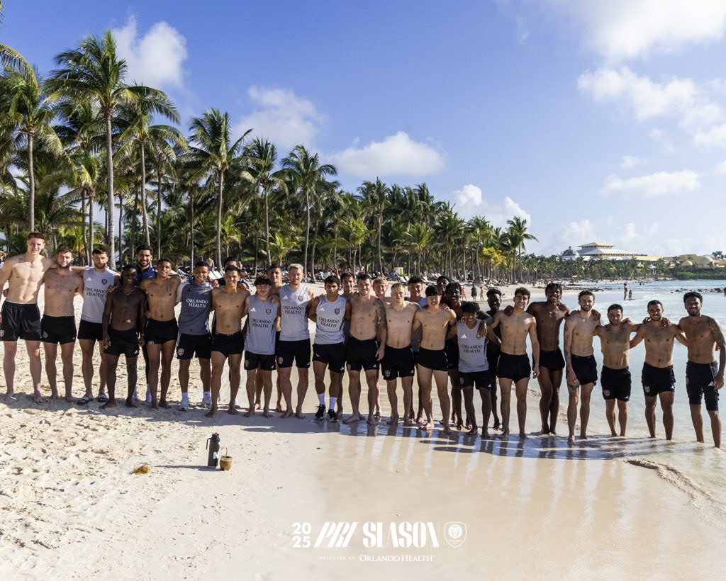 OrlandoCitySC's tweet photo. La familia 🦁 

@orlandohealth | #VamosOrlando https://t.co/AimP4i3VH7