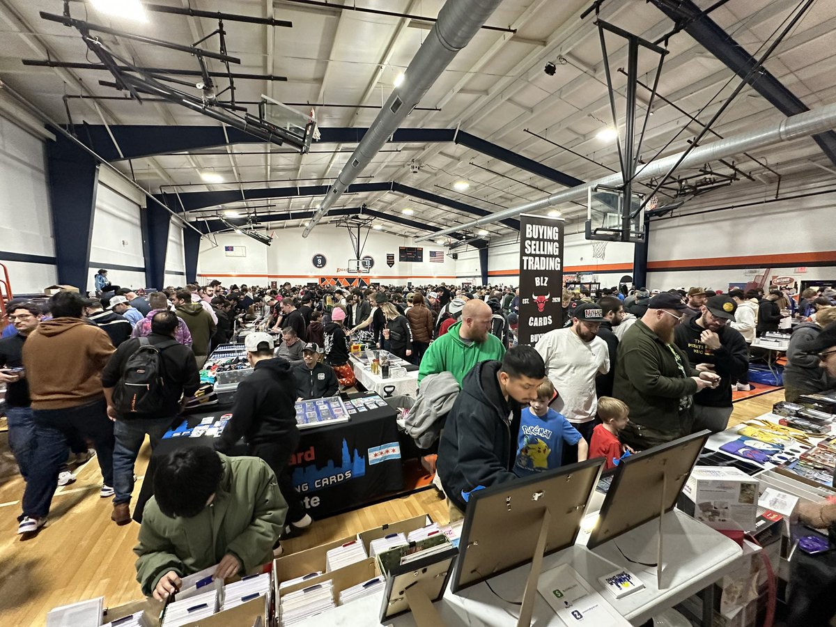 MrBelonio's tweet image. Mega Con is Mega Crowded! There’s about two hours left to check it out! Always fun bumping into my former students too! I keep telling them they got free Belonio Doodles when they were kids! 😀👍🏽 #workweekend #beloniodoodles