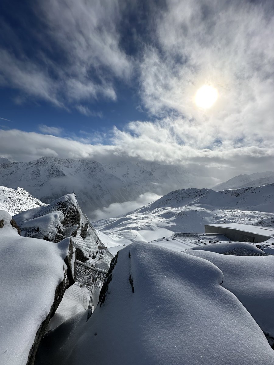 laziosid1's tweet photo. Das ist Sölden auf 3.040 m Höhe….☝️😉❄️🌨️🎿🏔️🏂 https://t.co/y5DEjqadbz