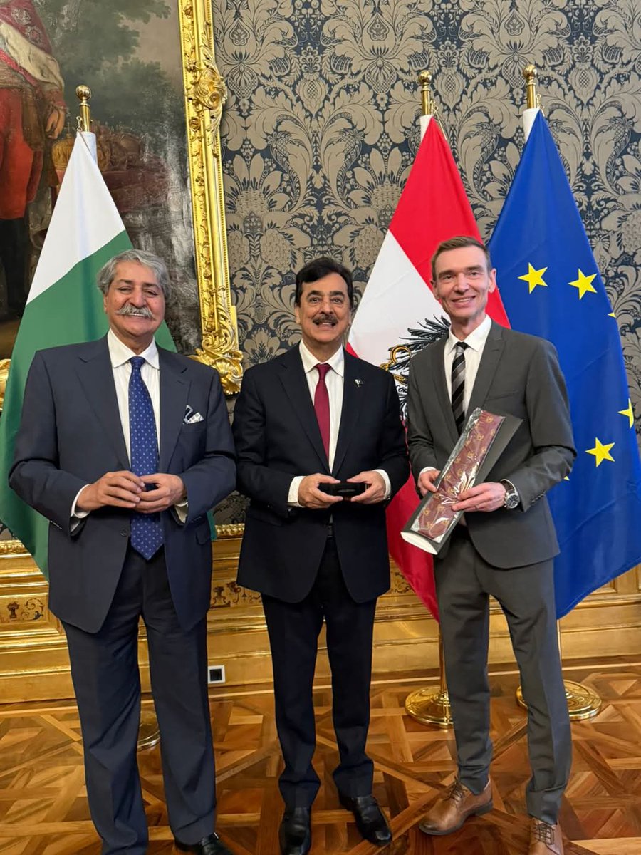 Jazan_Dar's tweet image. Chairman Senate of #Pakistan, Syed Yousaf Raza Gilani, leading a high-level parliamentary delegation, held a #constructive meeting with the Federal Minister for #Finance of #Austria.
@MediaCellPPP @PPP_Org