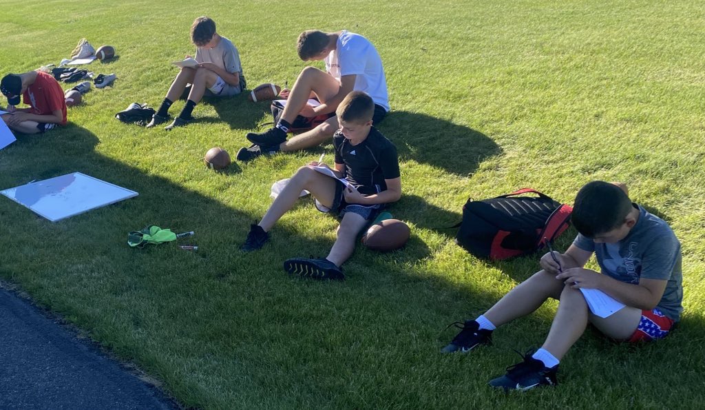 TopFlightQB's tweet image. Sunday Group
QB/WR Training
⚫️ Detailed Mechanics
⚪️ Rhythm & Footwork
⚫️ Reads & Progressions
⚪️ Competition
Open to all High School QBs & WRs!
DM FOR MORE INFO!