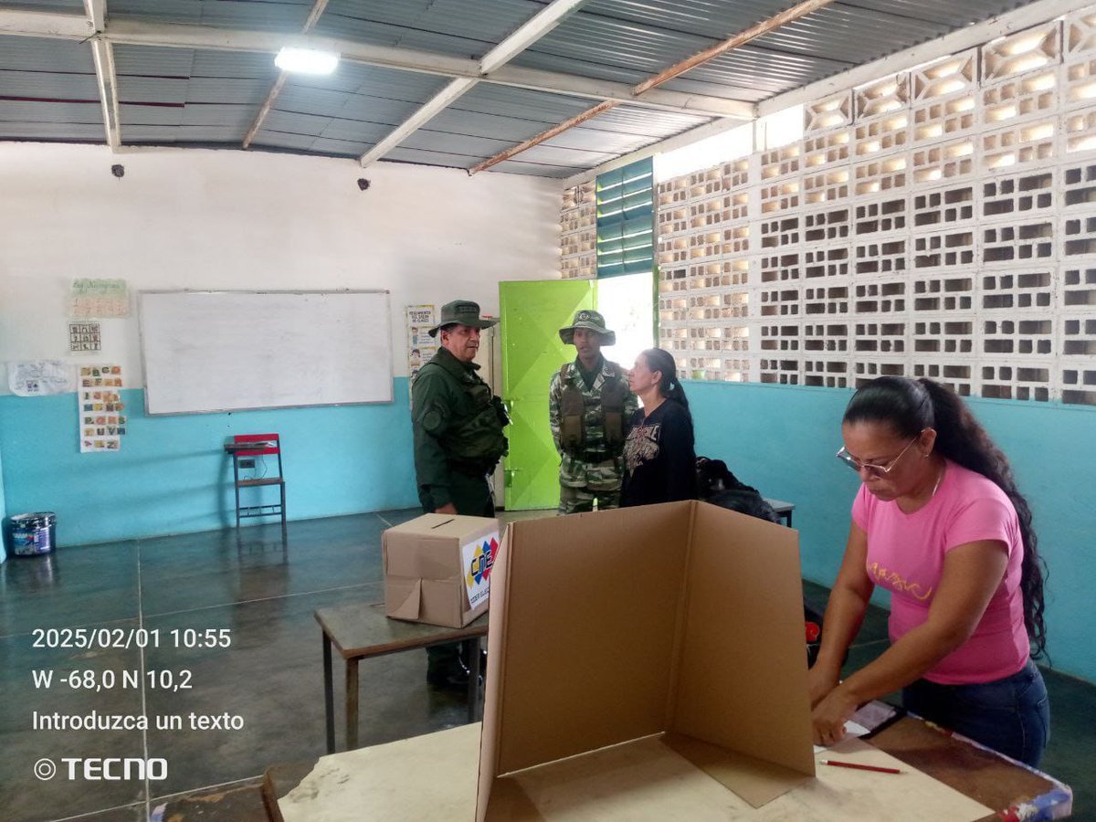 NotiMACcarabobo's tweet photo. #ComandoHugoChavez #TransformacionesDemocraticas2025 
#ComunaLike #SanDiego #Carabobo #CNEVlza se instalaron en el día de hoy los ochos centro de votación con las mesas listas para realizar el proceso de consulta @961fmSDA @DespliPopular21 @isbe_bolivarian @MacCarabobo https://t.co/vzs17N73WE