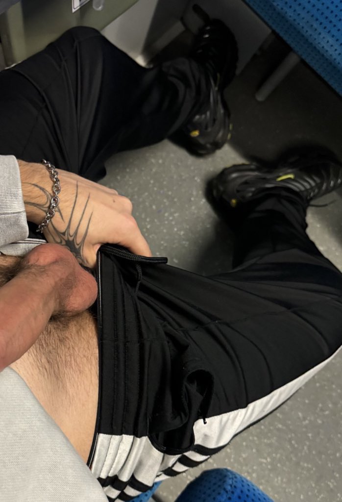 Imagine hating me and I’m on the train with my hard dick out like this 🫢👼🏻

onlyfans.com/suxje