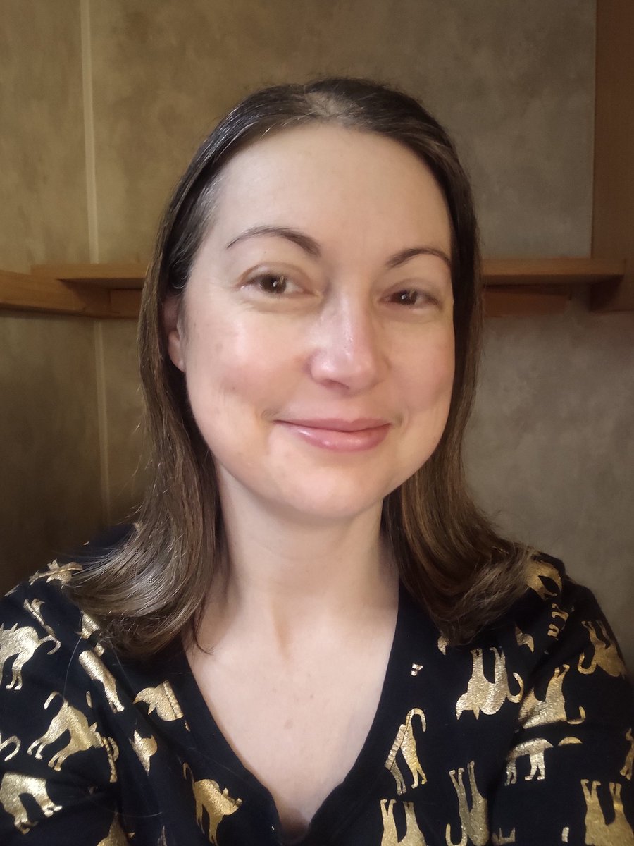 creja34's tweet photo. Optimistic Mona Lisa vibes? 
#SmileySaturday 
#SaturdaySelfies 
#Caturday 🐱😸 https://t.co/0lLwwszZPs