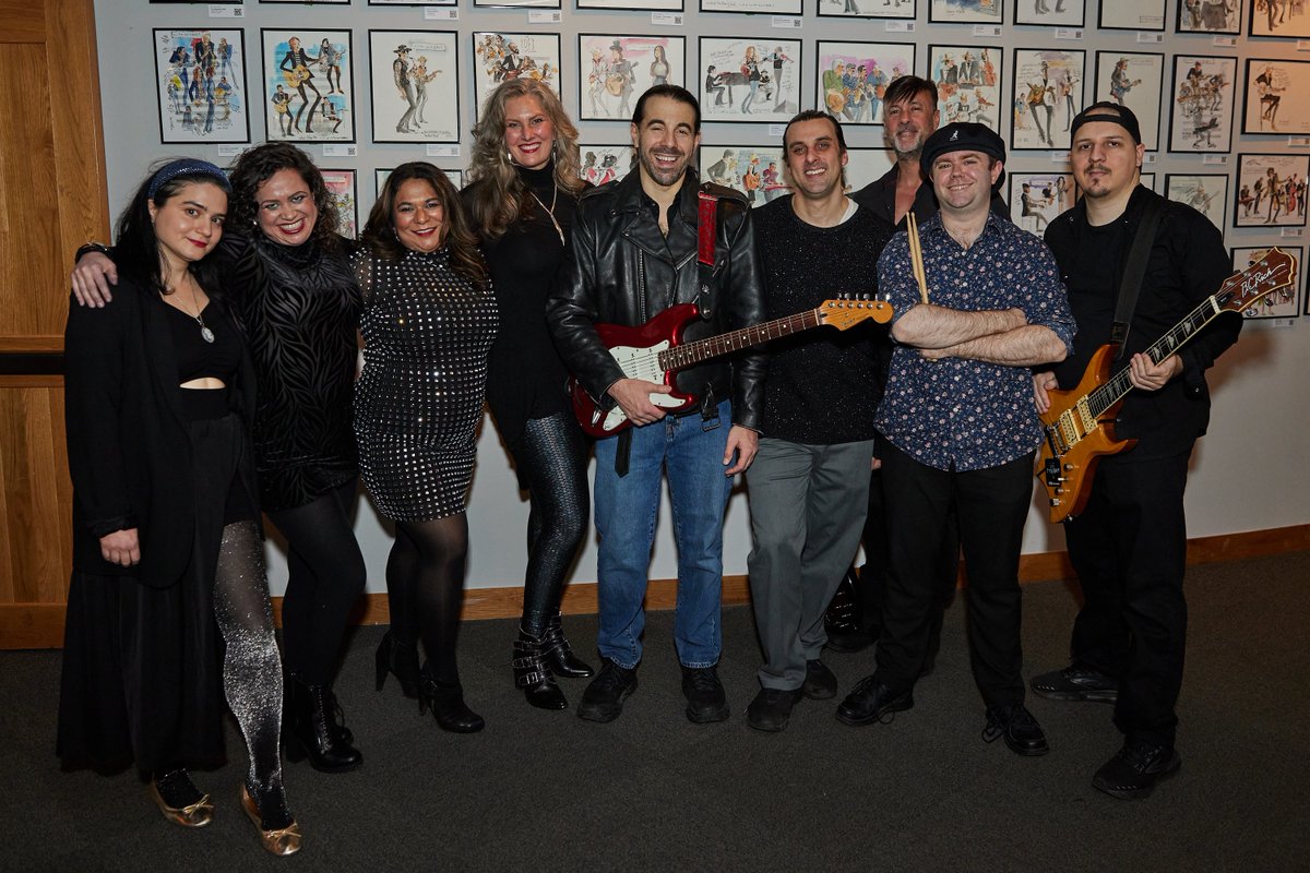 Phil Robinson (@philrobinsonnyc) on Twitter photo What a thrill to debut the lineup of the new 'Phil Robinson Band' at our SOLD-OUT show at <a href="/CityWineryNYC/">City Winery</a> this past Monday!
Here we are in front of <a href="/joanchiverton/">joan chiverton</a> 's gallery of artist portraits. <a href="/EchoSubwayFairy/">Samantha Echo</a> <a href="/SwagataBMusic/">Swagata Biswas</a> <a href="/jayvitellimusic/">Jason Vitelli</a> <a href="/MattScharfglass/">Matt Scharfglass</a>
📷: <a href="/dariahuxley/">Daria Huxley</a> What a thrill to debut the lineup of the new 'Phil Robinson Band' at our SOLD-OUT show at <a href="/CityWineryNYC/">City Winery</a> this past Monday!
Here we are in front of <a href="/joanchiverton/">joan chiverton</a> 's gallery of artist portraits. <a href="/EchoSubwayFairy/">Samantha Echo</a> <a href="/SwagataBMusic/">Swagata Biswas</a> <a href="/jayvitellimusic/">Jason Vitelli</a> <a href="/MattScharfglass/">Matt Scharfglass</a>
📷: <a href="/dariahuxley/">Daria Huxley</a>