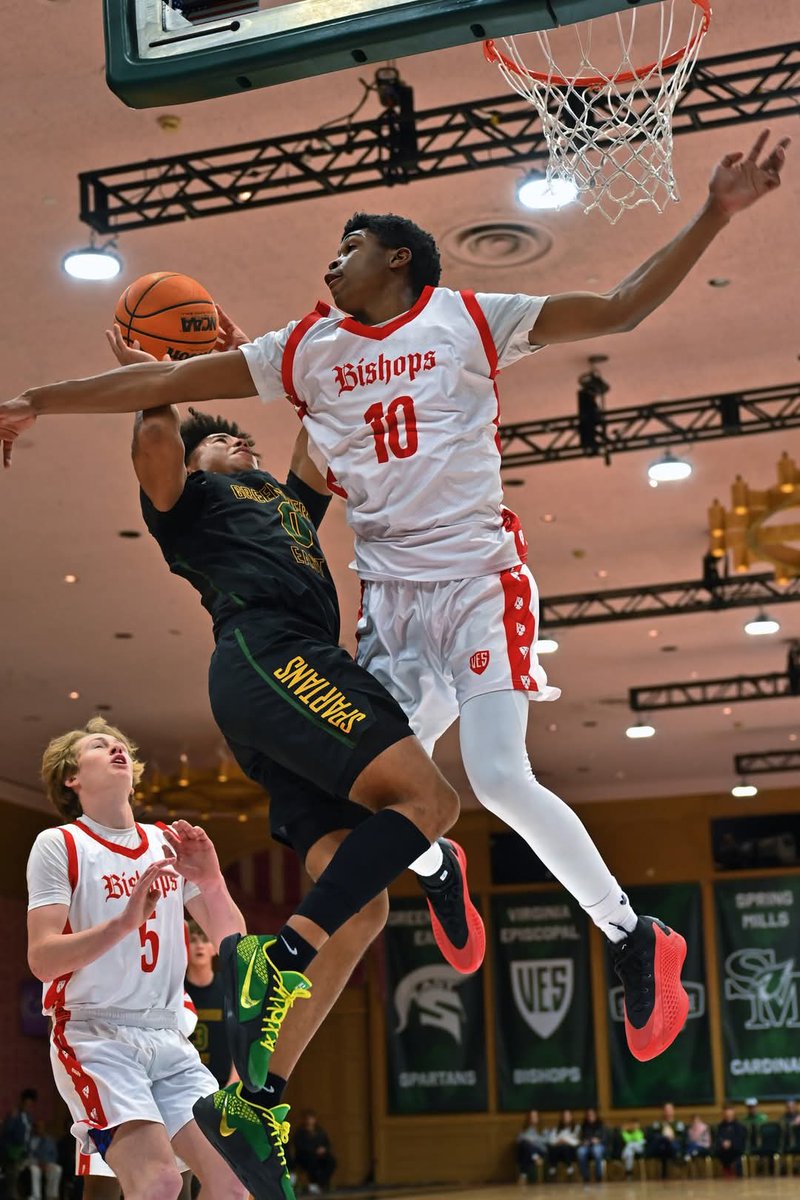 Battle for the Springhouse
Boys Consolation Game  

Virginia Episcopal with a strong 4Q to pull away from the Greenbrier East 61-53....... #wvprepbb

Snazzy photo from Ashley Honaker........