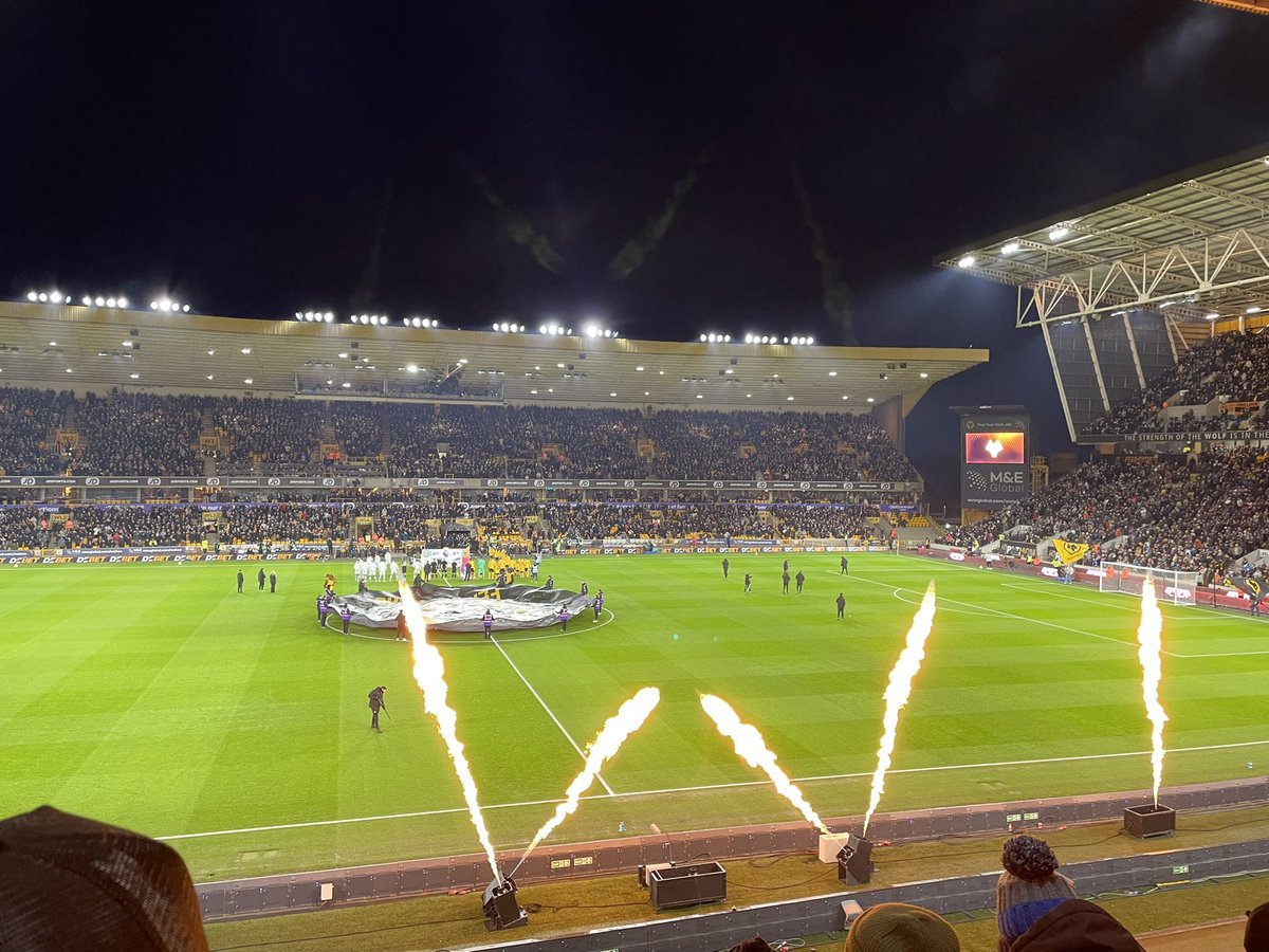 Molineux under the lights - no better place. Cya #Villa #wwfc #Wolves